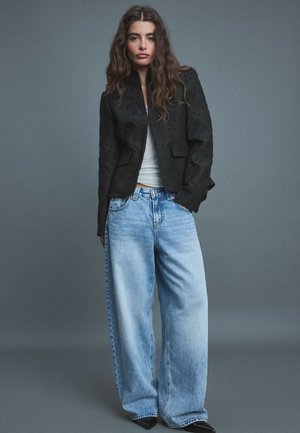 Stradivarius, ASYMMETRIC JACQUARD BLAZER - Blazer - black