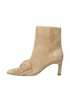 Classic ankle boots - beige