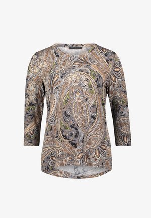 Blouse à manches trois-quarts avec un motif paisley, présentant des nuances de marron, gris et vert. Tissu doux avec un col rond et un ourlet arrondi.