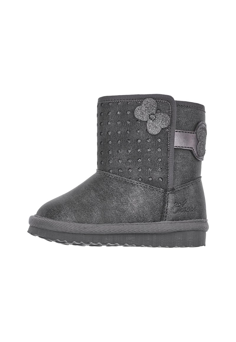Šedý kotník z texturované tkaniny, který má dekorativní květinový akcent, tečkovaný vzor a flexibilní gumovou podrážku.