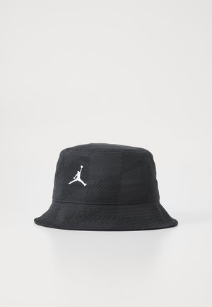 Chapeau de seau noir en tissu texturé, avec un motif subtil et un logo Jumpman blanc à l'avant.