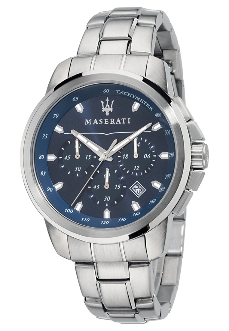 Orologio Maserati con bracciale in acciaio inossidabile argento, quadrante blu, scala tachimetrica e tre sottodial. Presenta indici di ore angolari e una finestra per la data.