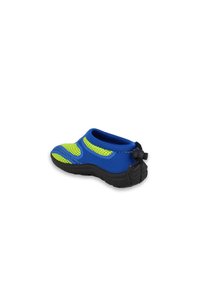 Chaussure d'eau bleue et verte pour enfant avec semelle en caoutchouc noir et bride de talon réglable, conçue pour les activités de plein air ou aquatiques.