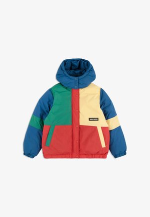 Mehrfarbige Pufferjacke mit blauen, grünen, roten und gelben Einsätzen. Enthält eine Kapuze, Druckknöpfe und Seitentaschen.