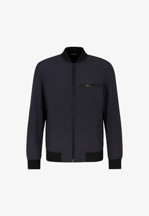 Marine bomberjack gemaakt van een gladde stof, voorzien van een ritssluiting aan de voorkant, geribde manchetten en een borstzak met ritssluiting.
