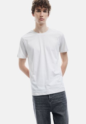 - T-shirt basic