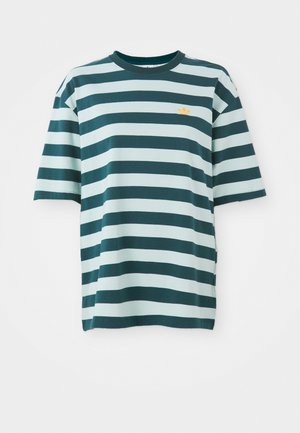 Csíkos, teal és világoskék pamut póló, kerek nyakkal és rövid ujjakkal. Kicsi narancssárga felirat a mellkasán.