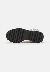 ZIGN Wide Fit Botas con plataforma - black