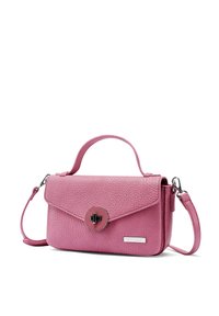Borsa a tracolla in pelle rosa con texture granulosa, chiusura a patta, dettaglio circolare in metallo e tracolla rimovibile. Forma rettangolare compatta.