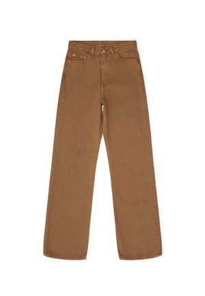 Pantaloni in denim marrone a gamba larga con vita alta, cinque tasche e chiusura con bottone metallico. La trama del tessuto appare liscia con una finitura opaca.