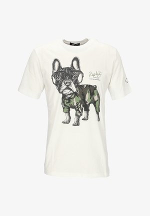 T-shirt en coton blanc avec un graphisme d'un bulldog français portant des lunettes et des vêtements de camouflage vert, avec du texte sur le design. Manches courtes.