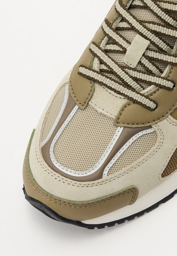 TRAVIS PLUS FADED - Trainers4