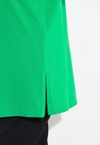 Ulla Popken V-AUSSCHNITT 3/4-ARM - Langarmshirt - natural green