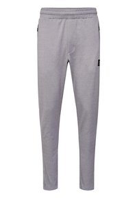 Pantaloni de trening gri cu o croială conică, talie elastică și detalii subtile cu logo. Construiți dintr-un material moale, texturat, potrivit pentru îmbrăcăminte casual.