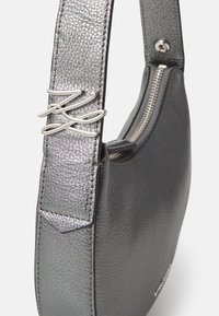 KARL LAGERFELD SOIREE HALF MOON - Borsa a mano - gunmetal