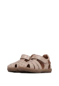 Roze sandalen met open neuzen, voorzien van een bandje over de bovenkant, decoratieve hartjespatronen en een gestructureerde rubberen zool.