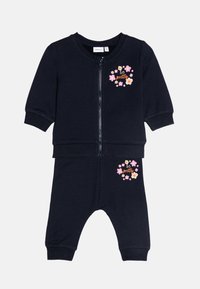 Unselected, dark sapphire