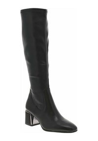 Botte noire en cuir jusqu'au genou avec un bout pointu et un talon carré, dotée d'un accent métallique. Texture lisse et design ajusté.