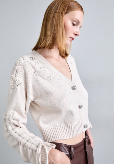 Cinq à Sept BRIE EMBROIDERED CARDIGAN - Strickjacke - gardenia