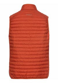Rote gepolsterte Weste mit hohem Kragen, horizontal gestepptem Design, leichtem Material und einem Logodetail auf der Rückseite.