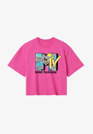 Roze katoenen crop t-shirt met een groot MTV-logo in zwart, geel, blauw en wit, met een textuur achtergrond en vetgedrukt lettertype.