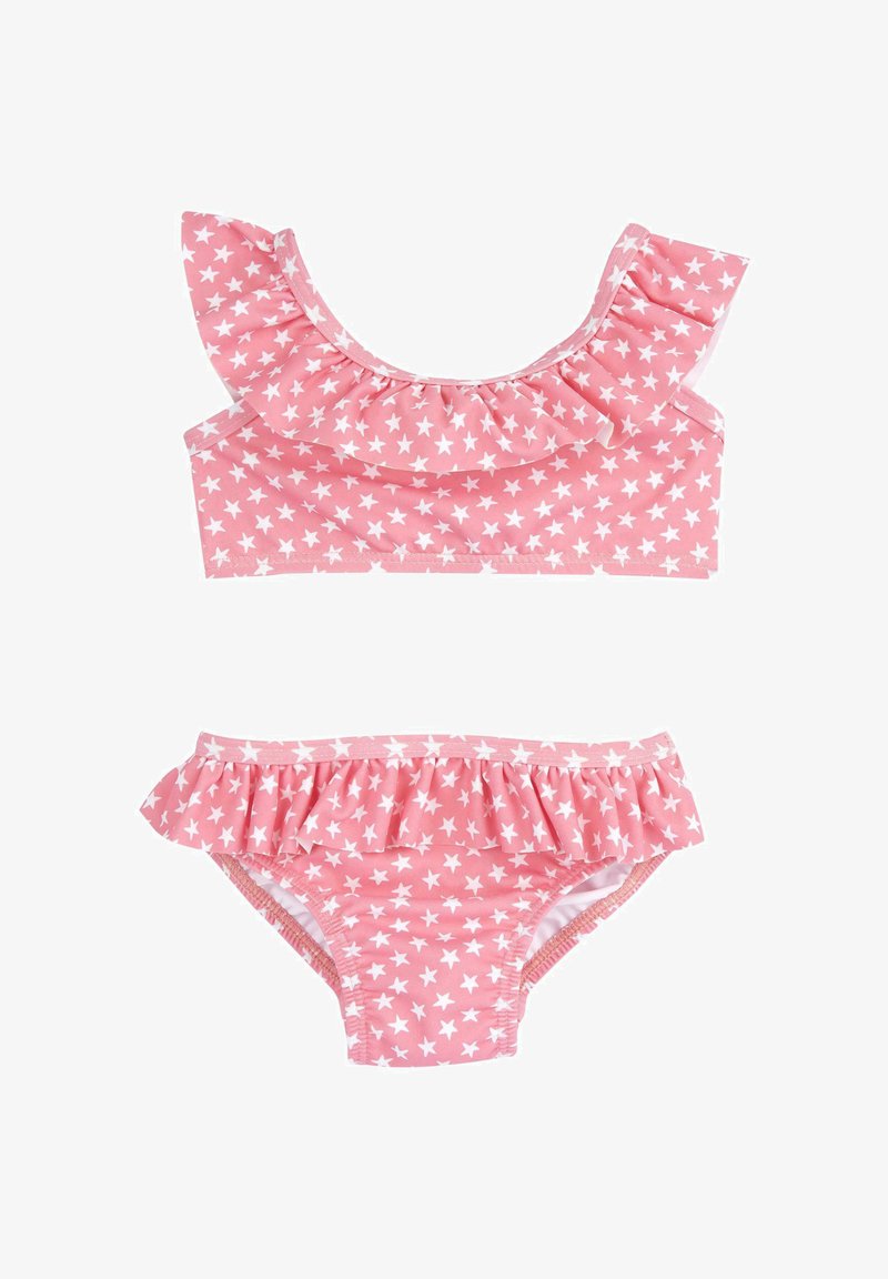 Maillot de bain deux pièces rose avec un motif d'étoiles blanches. Le haut présente des accents de manches froncées ; le bas a des bords froncés. Fabriqué en tissu doux et extensible.