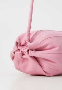 Marimekko PIKKU KARLA różowy