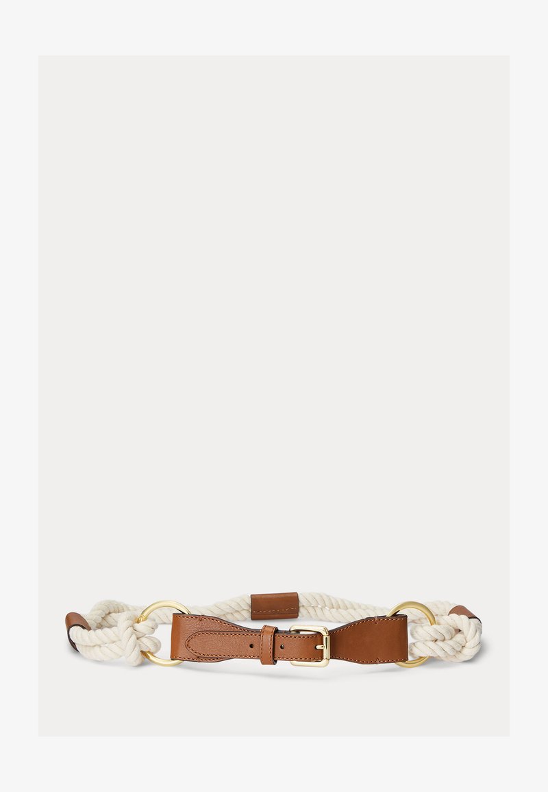 Barna bőr öv arany csattal és csavart, törtfehér kötélpántokkal, melyeket arany gyűrűk tartanak, fehér háttéren.