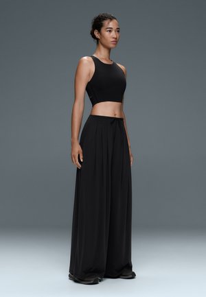 OYSHO, LIGHT TOUCH PLEATED WIDE-LEG TROUSERS - Pantalon classique - black