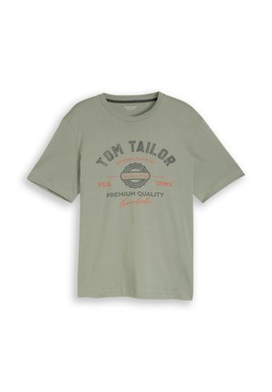 Jasnozielony, krótki rękaw, koszulka z okrągłym dekoltem z napisem "Tom Tailor", "Premium Quality" oraz grafiką w kolorze czarnym i pomarańczowym na przedzie.
