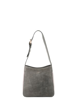Szara zamszowa torba na ramię z regulowanym paskiem i małą złocistą klamrą, z subtelnym logo marki na przodzie.