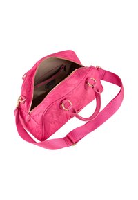 Rosa quiltet håndtaske med dobbelte håndtag, justerbar rem, lynlås-closure og foret inderside med en lille lomme og hardware i gyldent tone.