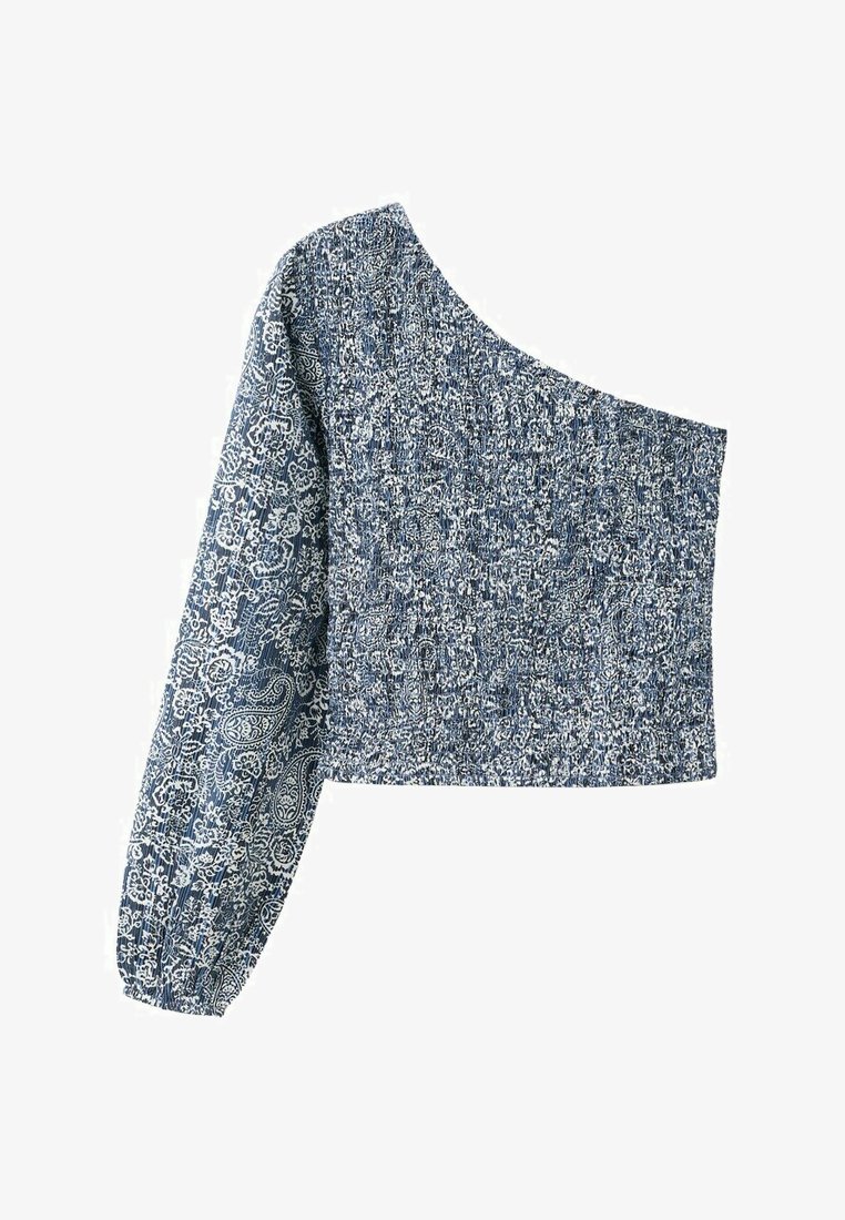 Haut asymétrique bleu et blanc à motifs cachemire, avec corsage à smocks et une seule manche longue bouffante terminée par un poignet élastique.