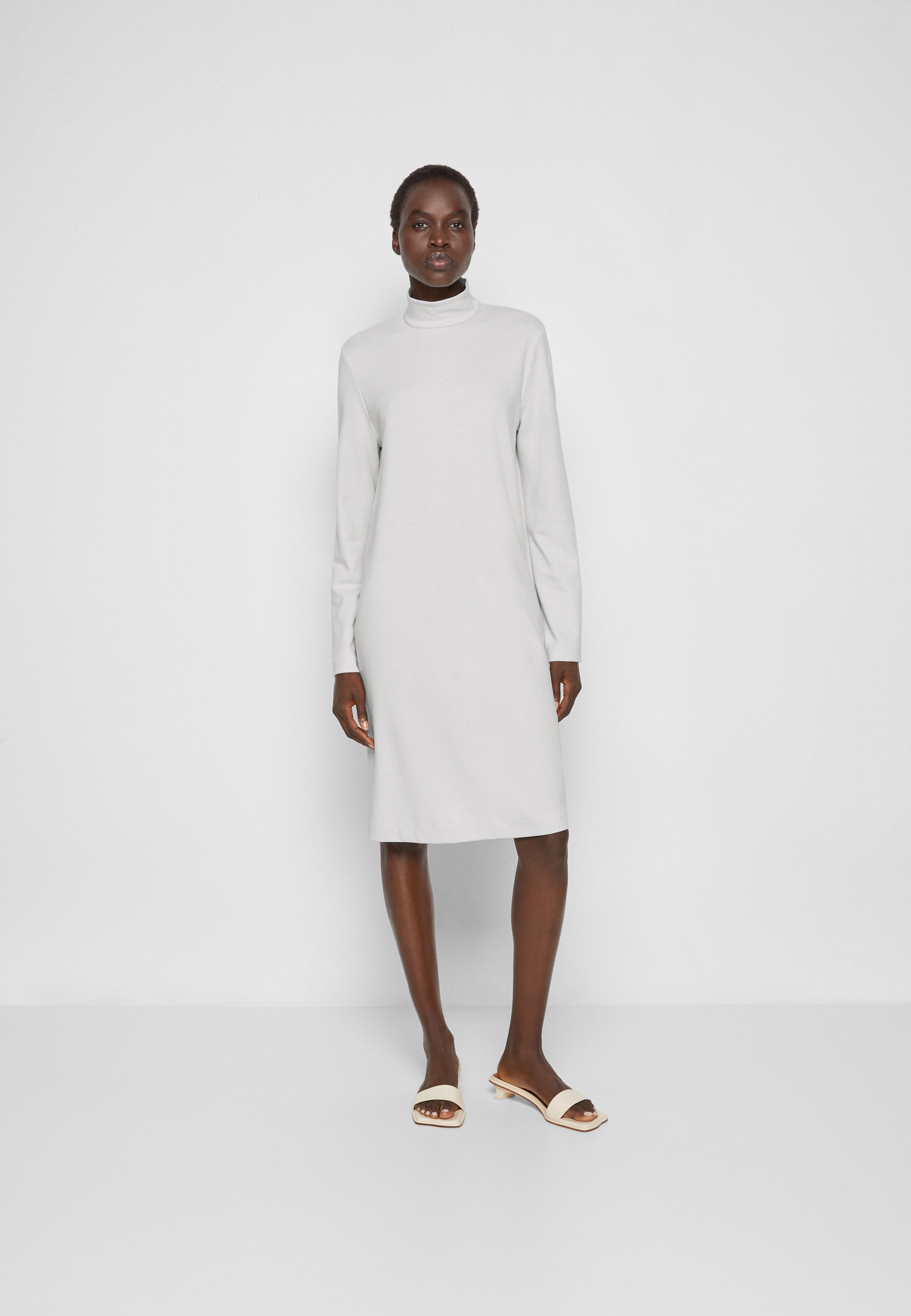 Max Mara Leisure TRENTO - Vestito di maglina - beige/bianco - Zalando.it