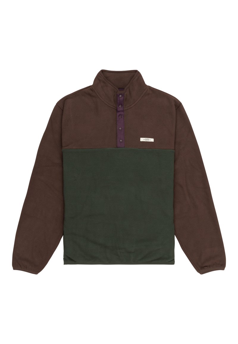 Pull en polaire marron et vert foncé, avec un col zippé mi-hauteur, des boutons violets et une étiquette de marque rectangulaire sur la poitrine.