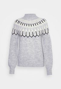 Suéter gris con cuello alto, que presenta un cuello con un patrón blanco y negro. Las mangas largas y los puños de canalé completan el diseño.