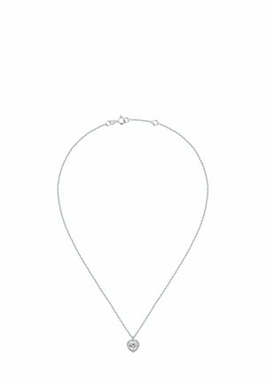 Delikat halskæde med sølvkæde og vedhæng af klart hjerteformet ædelsten, sikret med en fjederringlås.
