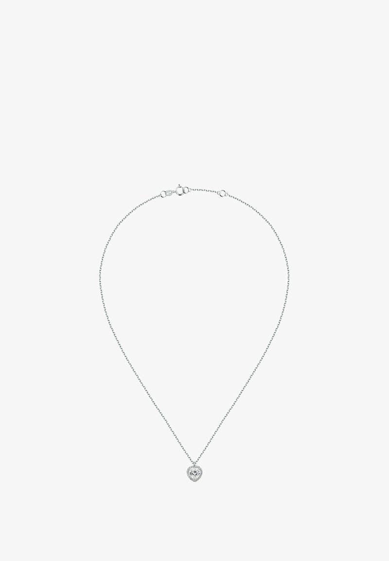 Delikat halskæde med sølvkæde og vedhæng af klart hjerteformet ædelsten, sikret med en fjederringlås.