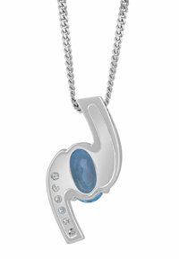 Srebrny naszyjnik z wisiorkiem z niebieskim, owalnym kamieniem oraz sześcioma małymi, przejrzystymi kamieniami ułożonymi wzdłuż jednego brzegu, zawieszony na łańcuszku.