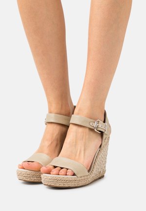 Tommy Hilfiger, Sandales à plateforme - gold-coloured
