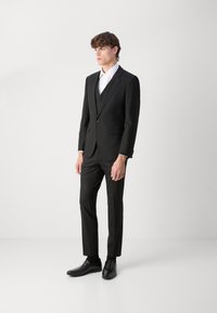 HUGO ARTI HESTEN SET - Gilet elegante - black