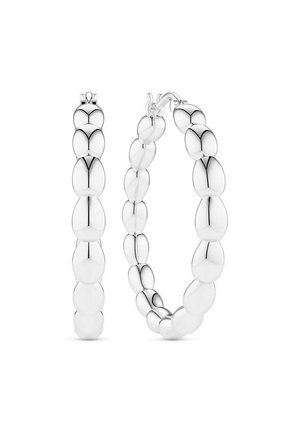 Silver hoopsörhängen med en rund, pärl-liknande design och en slät, reflekterande yta, säkrade med en låsning.