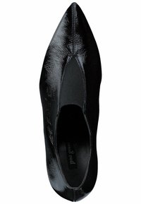 Zapato plano de charol negro con punta afilada, acabado suave y diseño minimalista. El interior cuenta con un forro de tela suave.