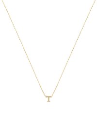 Collier en or avec un pendentif représentant une petite lettre "T", chaînes délicates, surface métallique polie et design minimaliste.