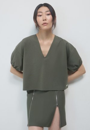 SCOLLO A V E ZIP RETRO - Cardigan - verde militare chiaro