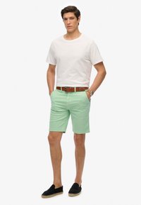 Superdry & Co OFFICER - Shorts - washed green
