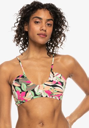 Haut de bikini fleuri avec un décolleté plongeant et des bretelles fines et ajustables. Le matériau est extensible avec un motif de feuilles multicolores sur fond noir.