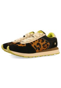 Zapatillas con estampado de leopardo y paneles de ante negro, cordones en crema y acentos amarillos vibrantes. Cuentan con una suela de goma texturizada para un buen agarre y soporte.
