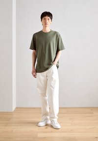 Lindbergh O NECK TEE OVERSIZE - Jednoduché tričko - olive