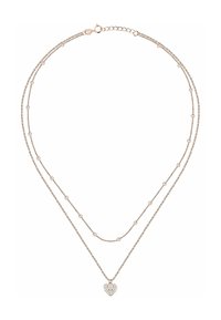 Collana in oro rosa con due strati di catene, caratterizzata da un pendente a forma di cuore decorato con piccoli cristalli. I collegamenti sono circolari e decorativi.